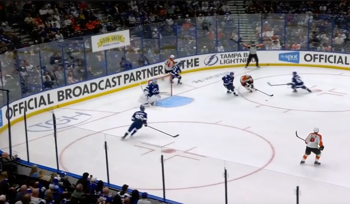 Российский вратарь стал звездой дня в НХЛ благодаря &quot;сухарю&quot;