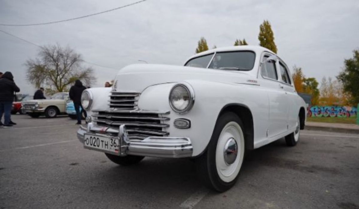 В Воронеже состоялся автопробег ретромобилей