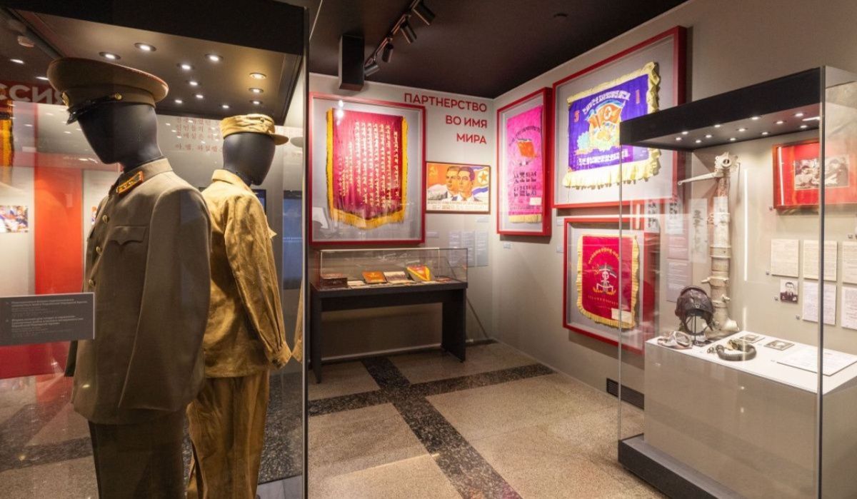 В Музее Победы представили выставку об истории сотрудничества России и КНДР