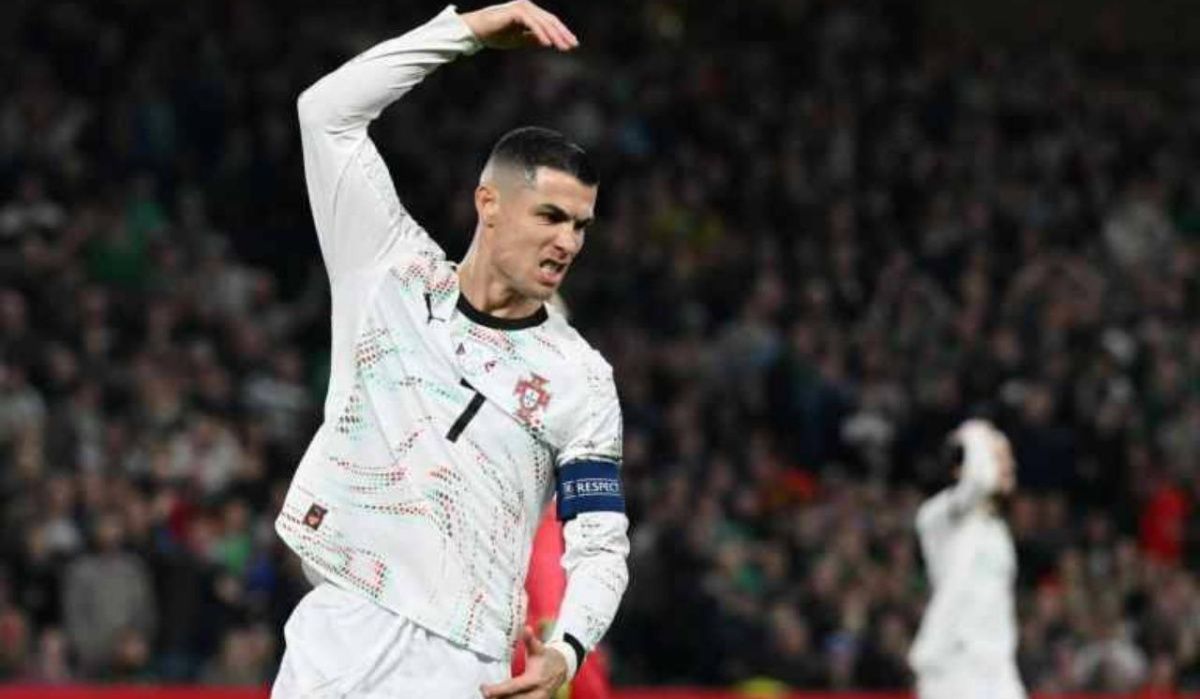 Криштиану Роналду впервые удален с поля в матче за сборную