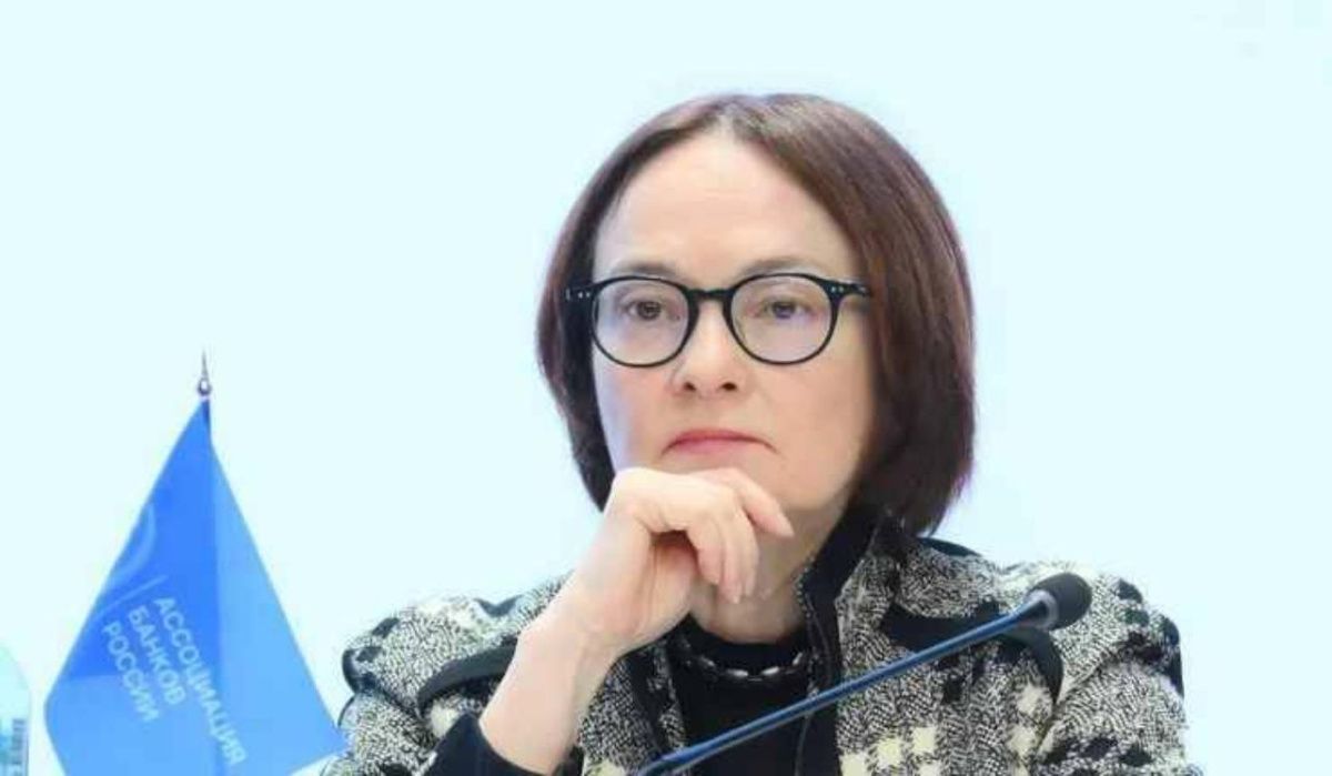 Набиуллина заявила, что без повышения ключевой ставки инфляция &quot;ударила&quot; бы по кошелькам сильнее