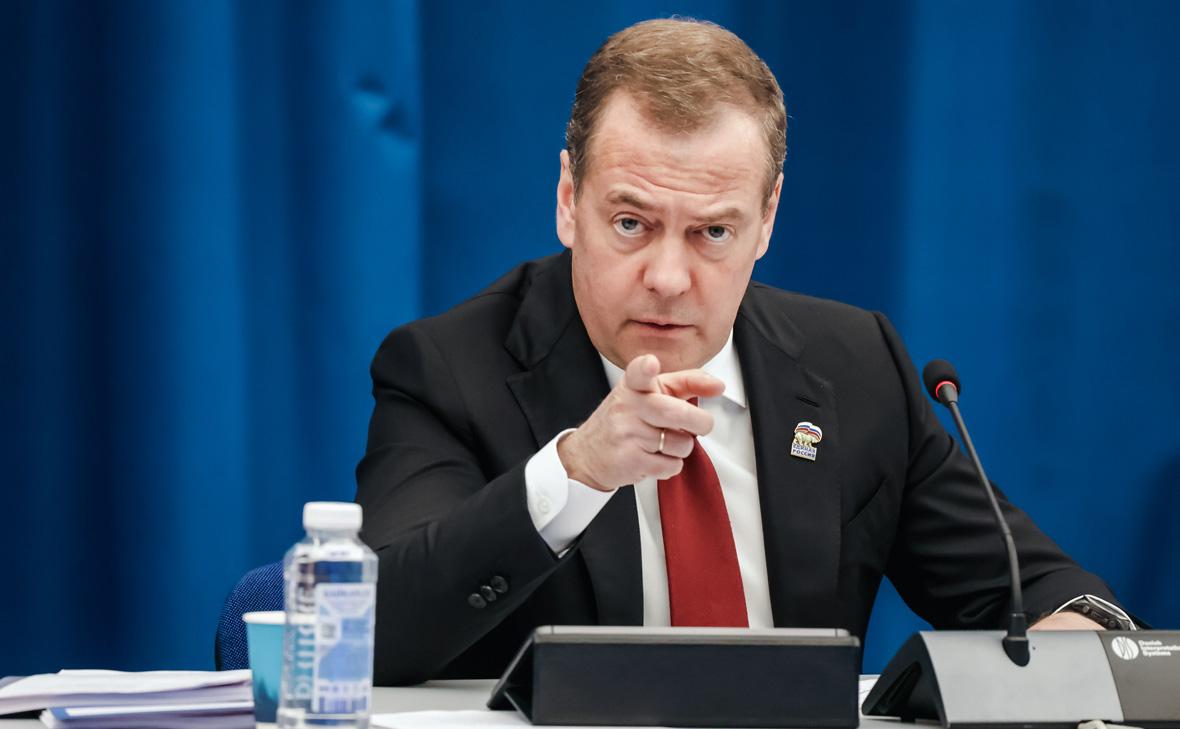 Медведев предупредил о риске превращения ближневосточного конфликта в мировой