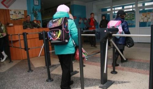 В Казани при въезде на территорию школ установят контрольно-пропускные пункты