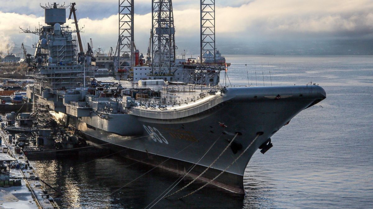 Загорелся единственный в России авианесущий крейсер «Адмирал Кузнецов»