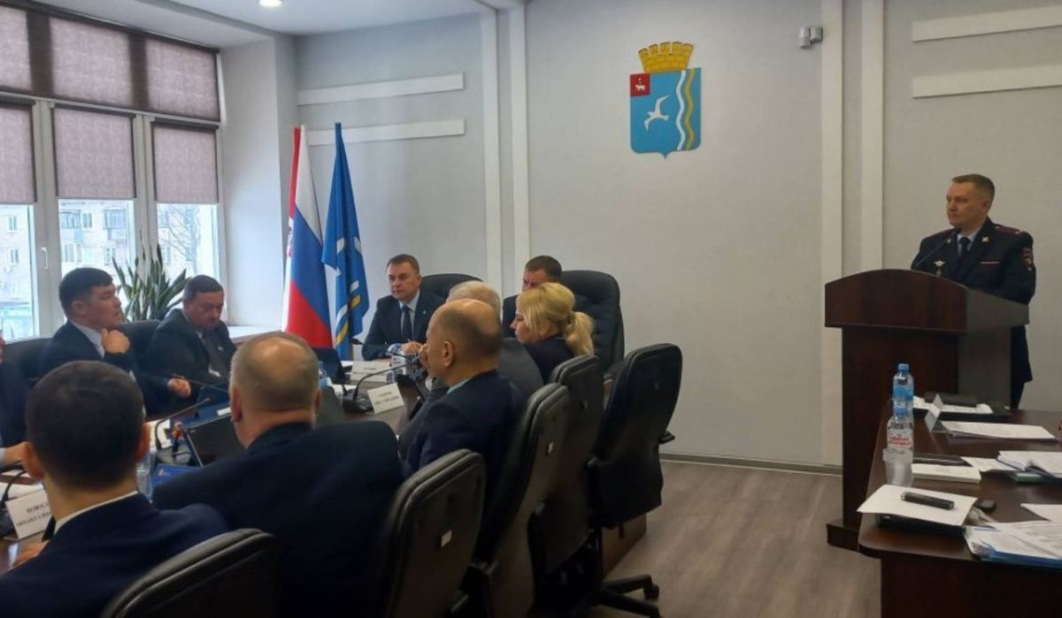 В Чайковском начальник отдела МВД России выступил перед депутатами думы