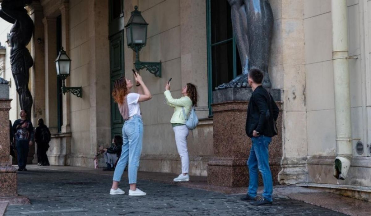 В Смольном раскрыли сколько соберут денег с туристов за курортный сбор