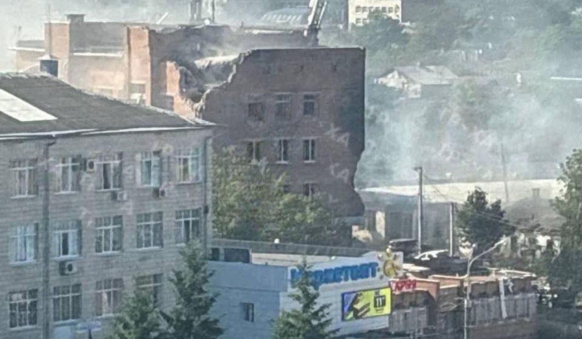 «Что за чудесное утро»: украинцы радуются удару беспилотников ВС РФ по военкомату в Полтаве