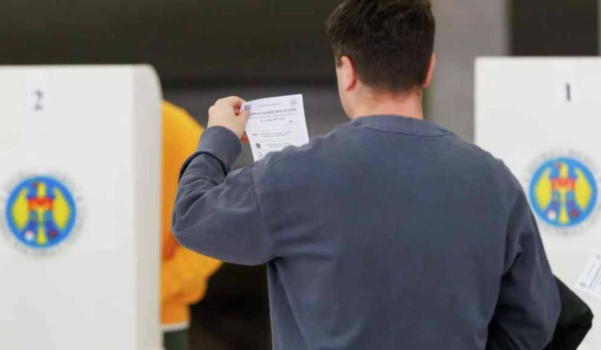 Влах назвала парламентские выборы в Молдавии грязным спектаклем