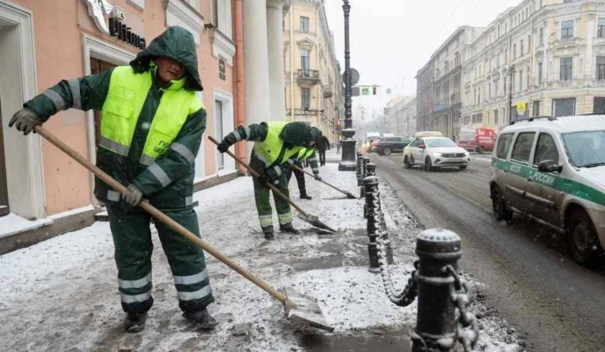 В Петербурге ввели «желтый» уровень опасности из-за снега и гололедицы