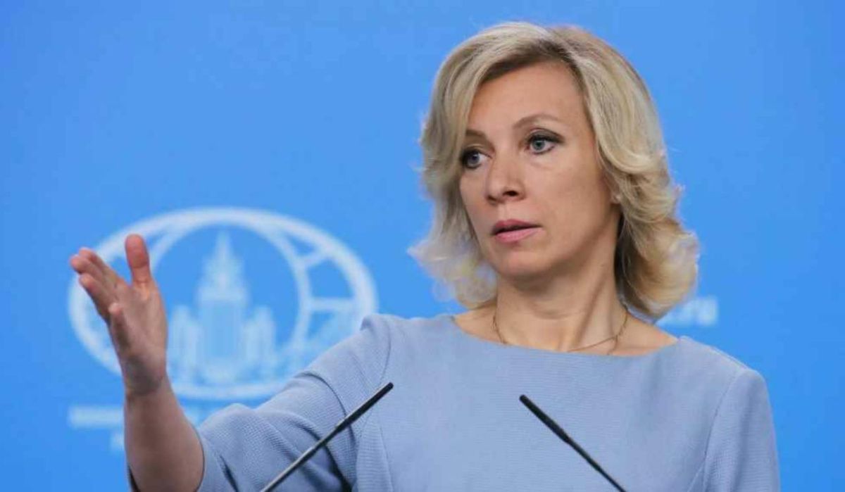 Захарова пошутила о стремление Зеленского попасть на переговоры на Аляске