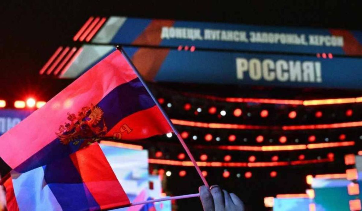 Путин поздравил россиян с Днем воссоединения с новыми регионами