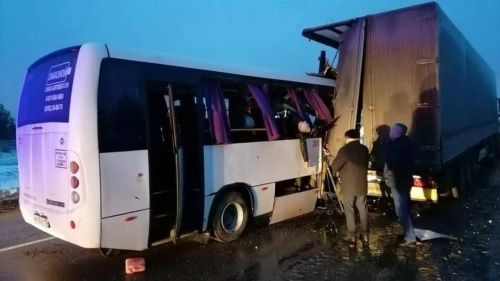 В Татарстане автобус с вахтовиками столкнулся с фурой