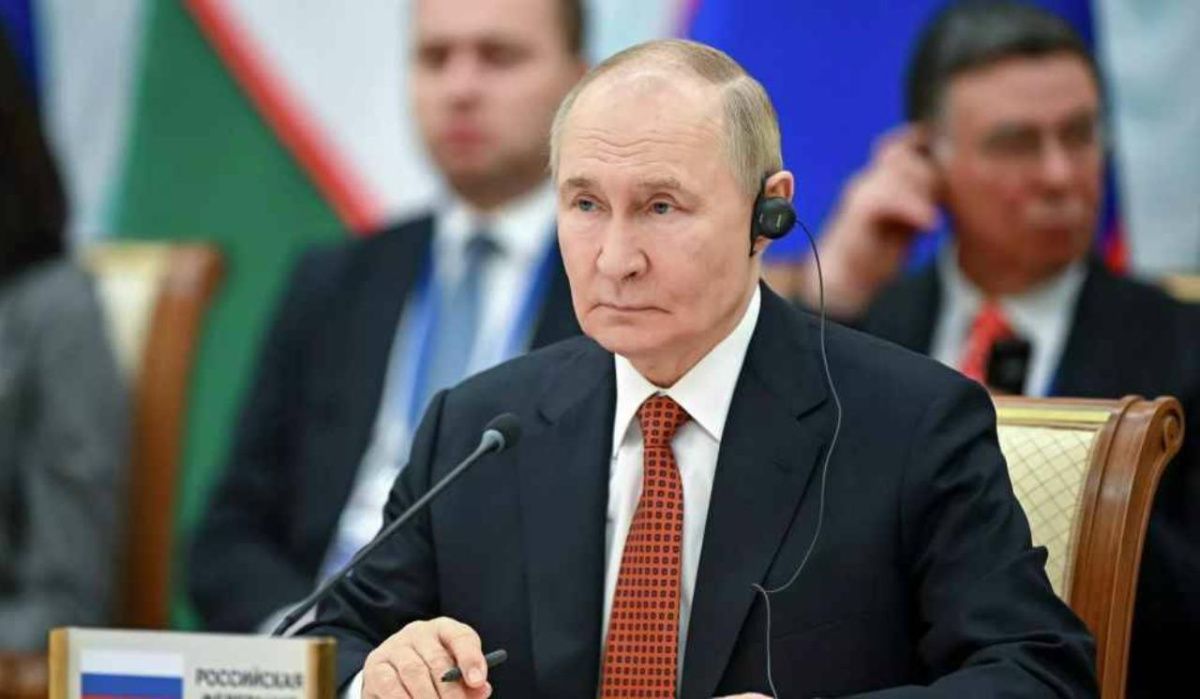 Путин поручил ускорить развитие отечественного мессенджера