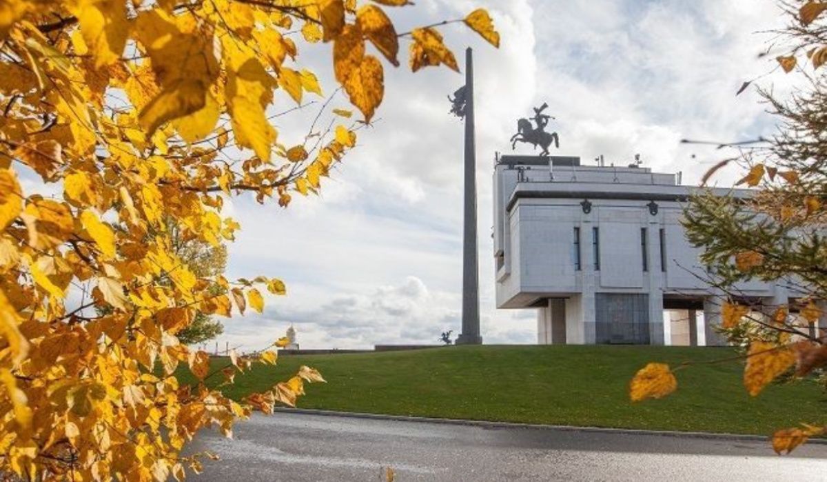 Музей Победы представил программу к 110-летию Константина Симонова