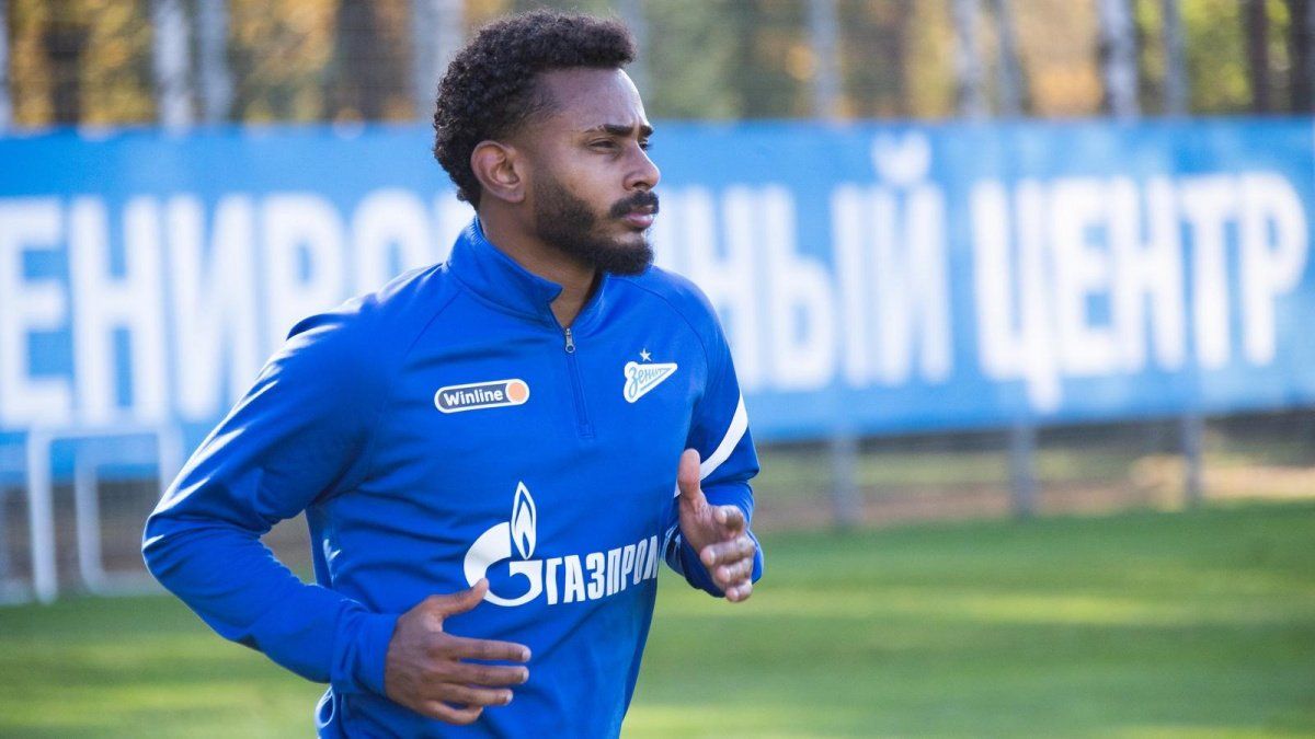 Игрок «Зенита» Вендел похвастался купленными золотыми девайсами