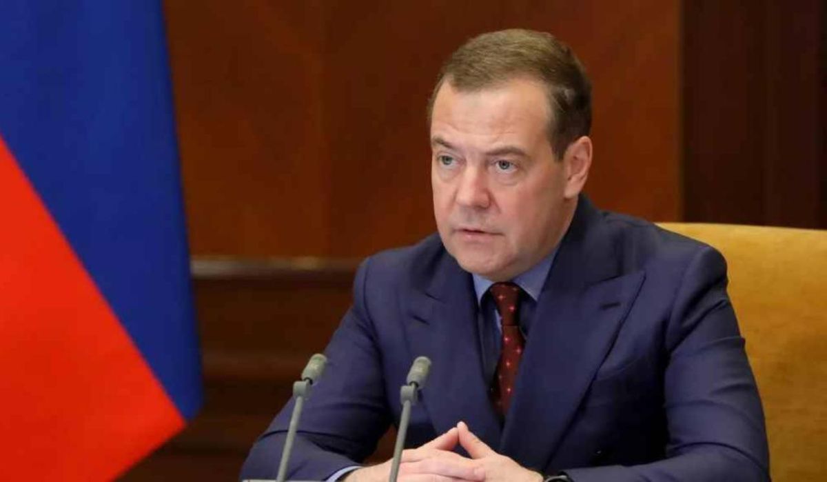 Медведев опубликовал послание тем, кто ожидает возмездия и переживает