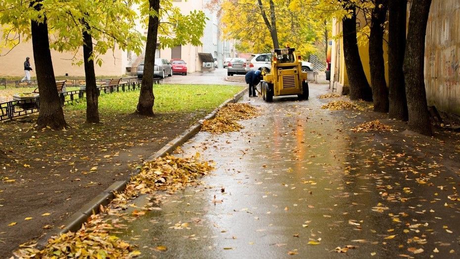 В Петербурге закупят уборочную технику на миллиарды рублей