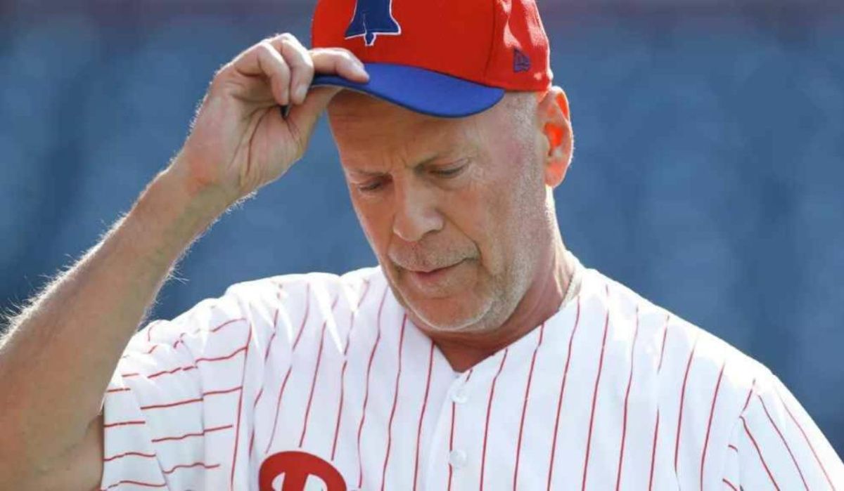 Ухудшение здоровья Брюса Уиллиса: почти не говорит и не ходит