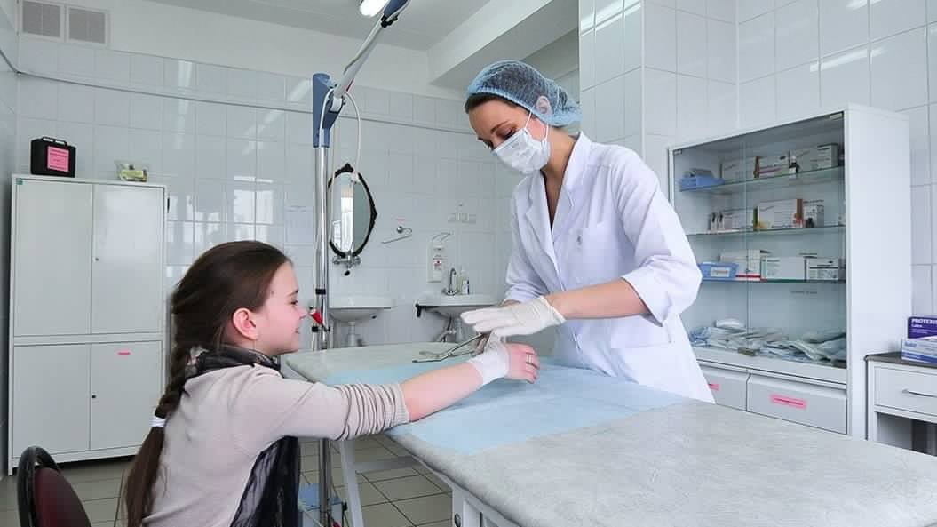 В медучреждениях Волгограда продолжается диспансеризация детей