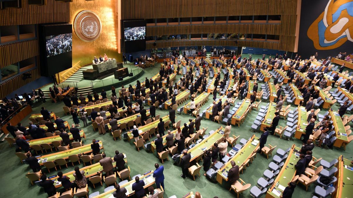 Захарова о Дне русского языка в ООН: в Киеве изошли зелёной пеной