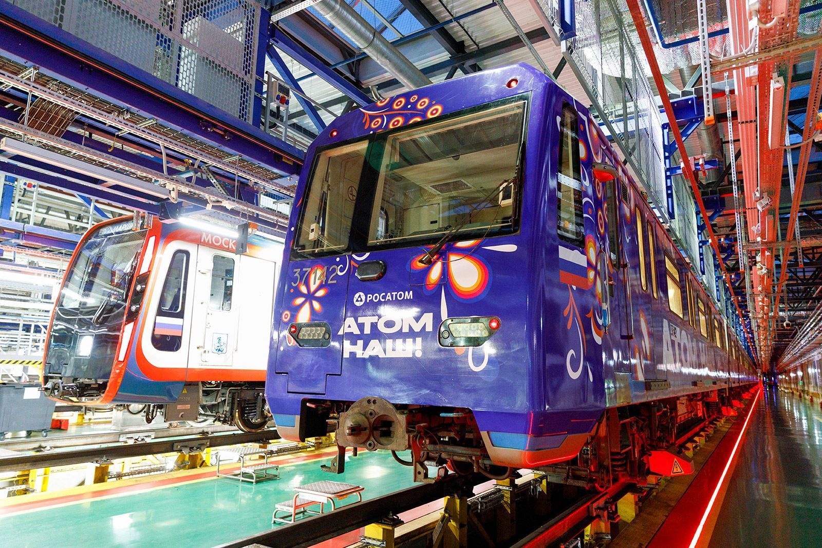 Тематический поезд в метро отметил 80-летие российской атомной промышленности