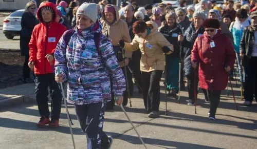 Жителей Казани научат правильно пользоваться палками для скандинавской ходьбы