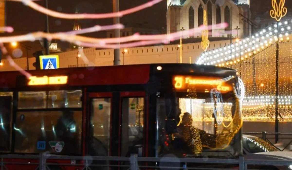 Казанцы поздравят друг друга с Новым годом в общественном транспорте