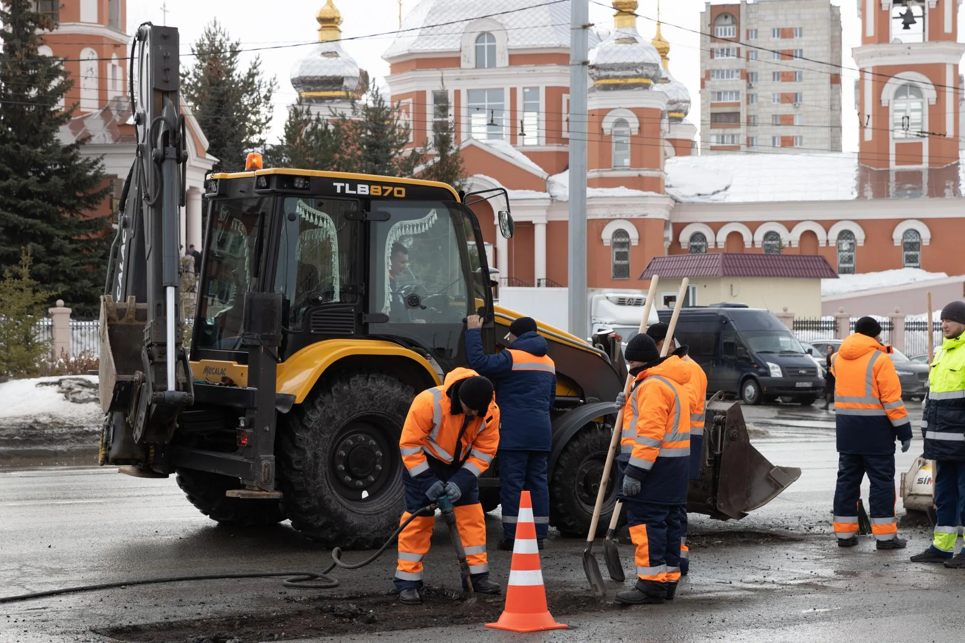 И. Метшин проконтролировал проведение ямочного ремонта в Казани