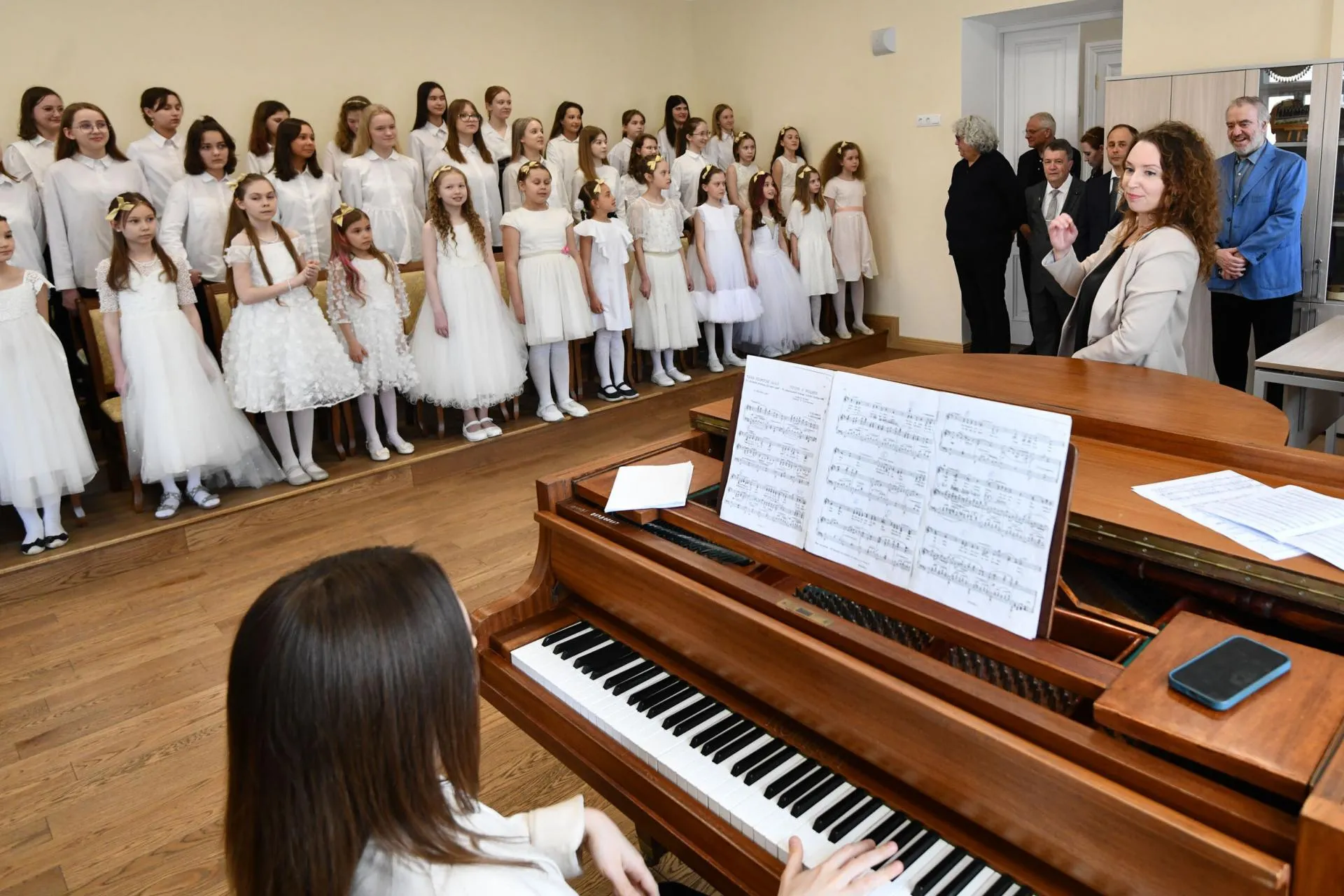Валерий Гергиев посетил детскую музыкальную школу №1 в Казани